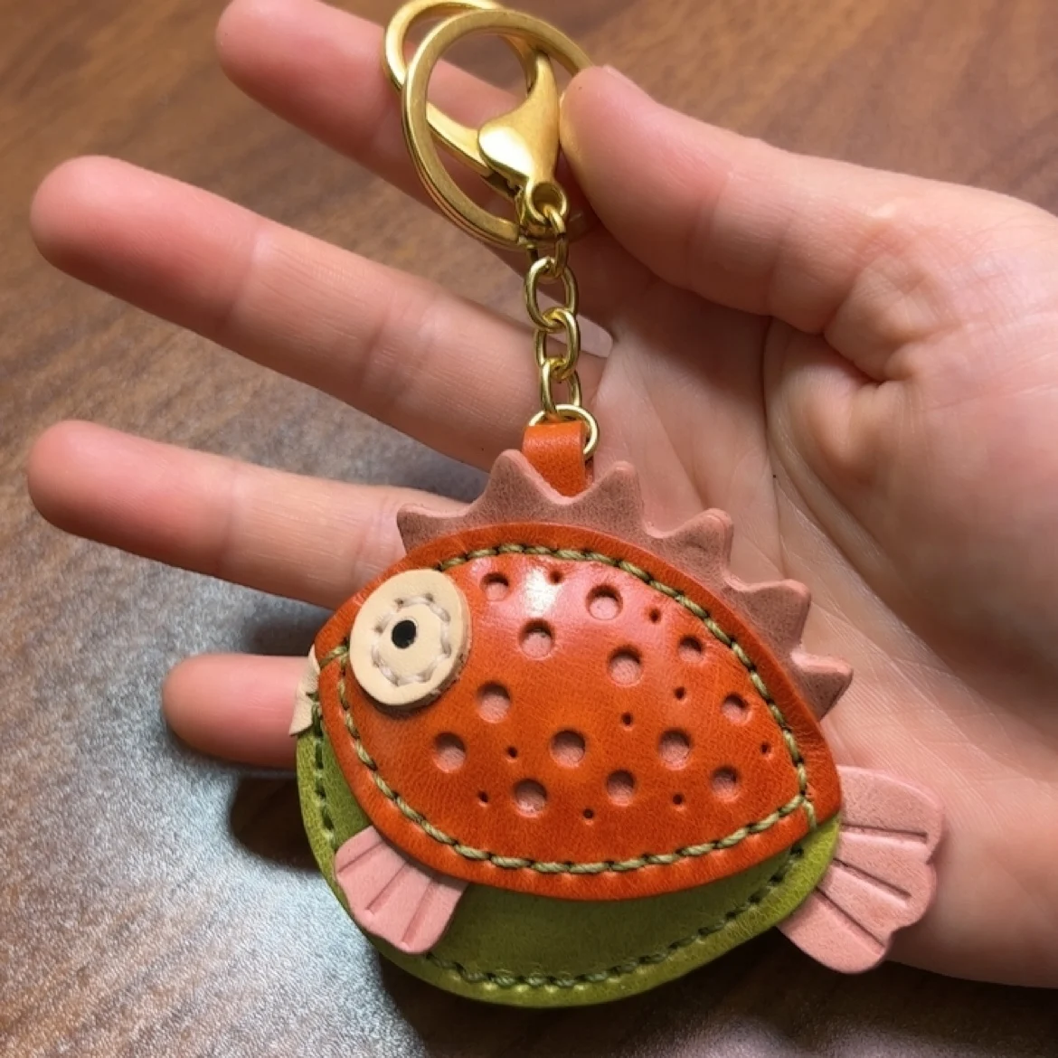 

Брелок в виде рыбы-фугу ручной работы — подвеска из натуральной кожи с яркой рыбкой, аксессуар для сумки-кошелька, милый декор в виде рыбы