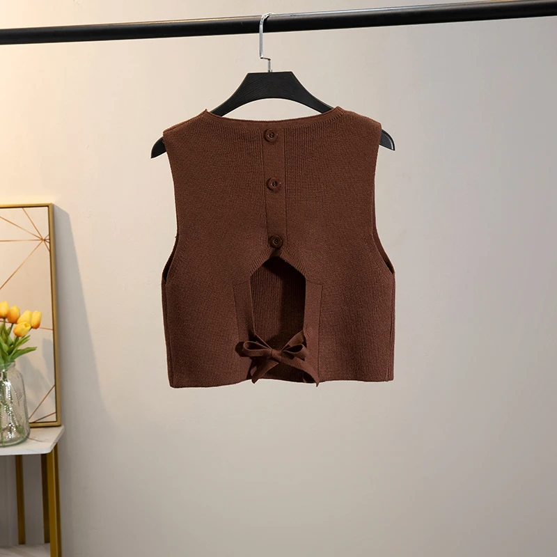 Короткий жилет на шнуровке сзади уличная юбка подтяжках рубашка с v-образным