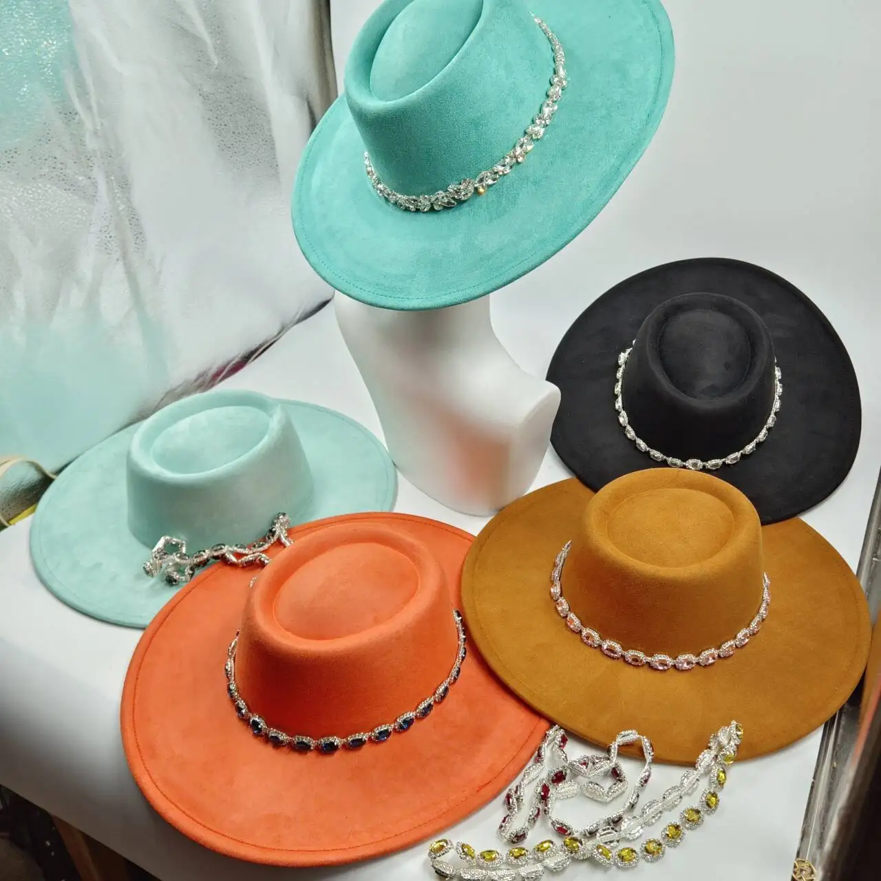 Замшевая женская шляпа с широкими полями 54-58 см цвета в ассортименте