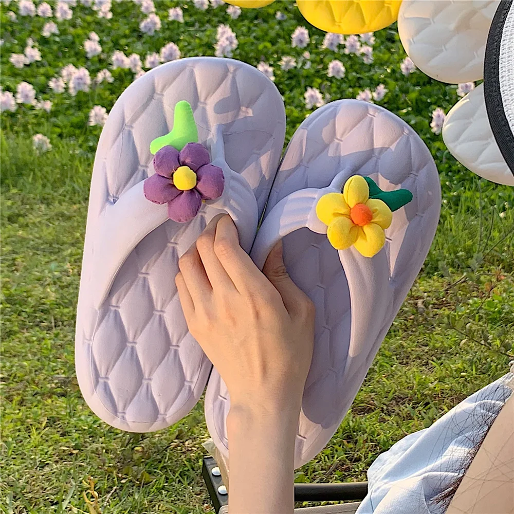 2023 Fashion Safflower Decorative Flip Flop Women's Slides  Fashion Platform Soft Non-Slip Sandals New Indoor Bathroom Slippers
