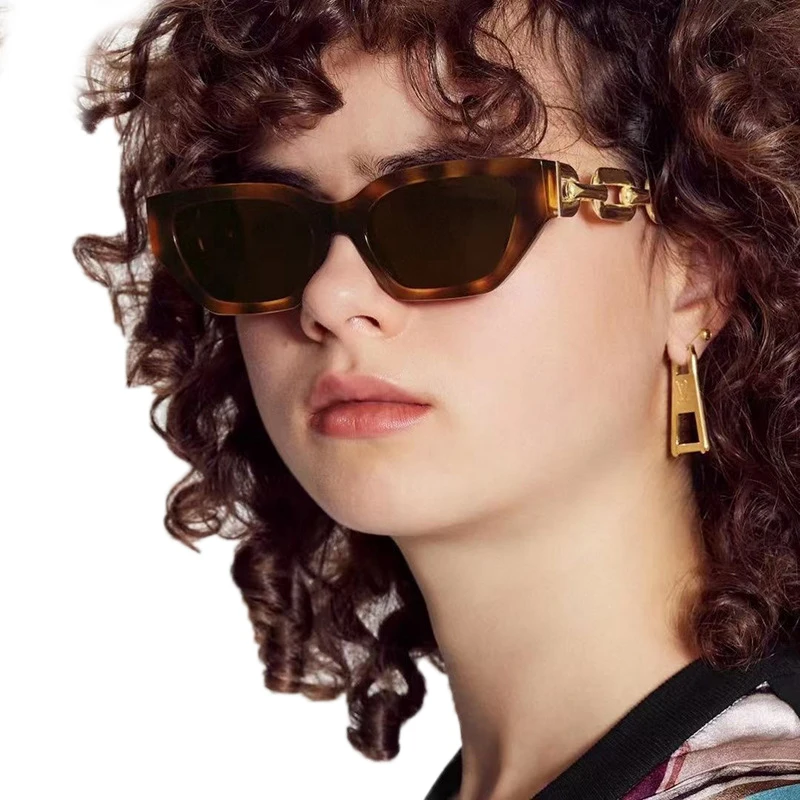 

Очки солнцезащитные женские квадратные, винтажные Роскошные брендовые маленькие прямоугольные солнечные очки в чёрной оправе с градиентн...