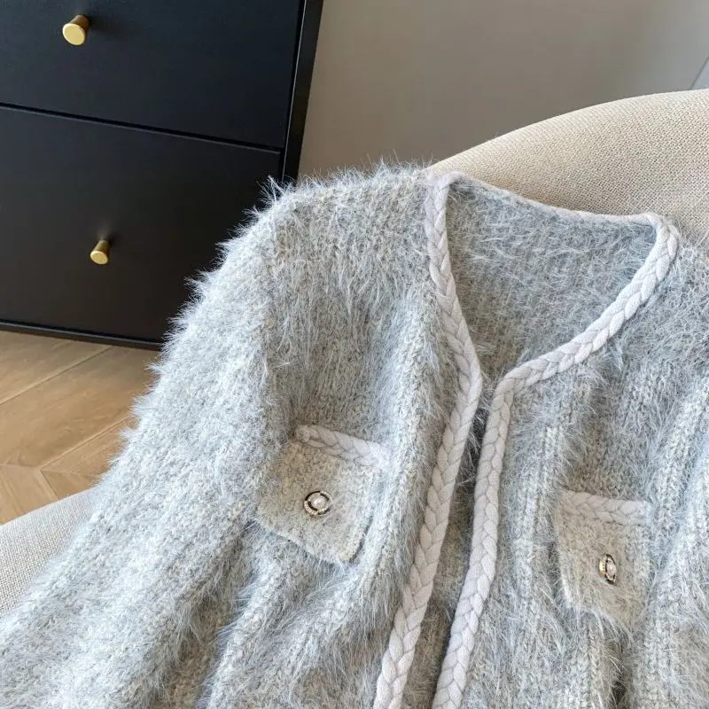 Тонкое пальто из искусственного меха во французском стиле женское зимнее 2025 года