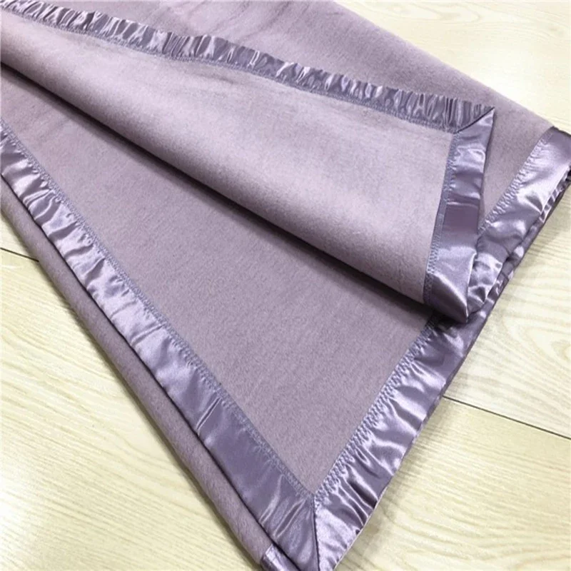 Одеяло однотонное из 100% шелка тутового шелкопряда Размеры 200x230 см