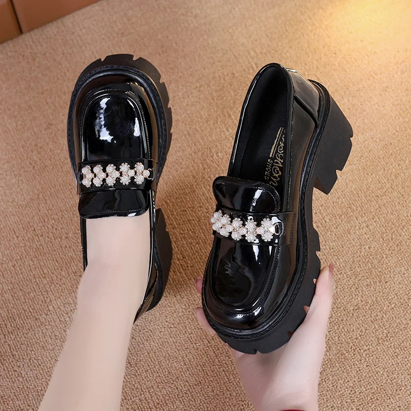 

Лоферы женские в британском стиле, повседневные кроссовки, платформа, плоская подошва, украшение с жемчугом, оксфорды, бахрома, круглый носок, в стиле преппи