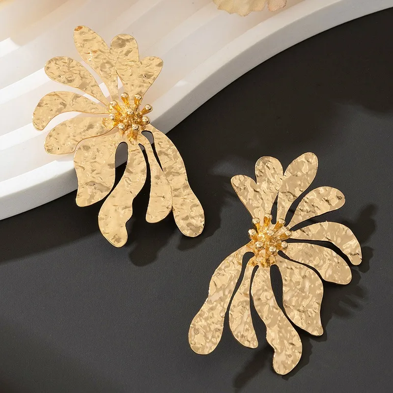 Металлические серьги-гвоздики