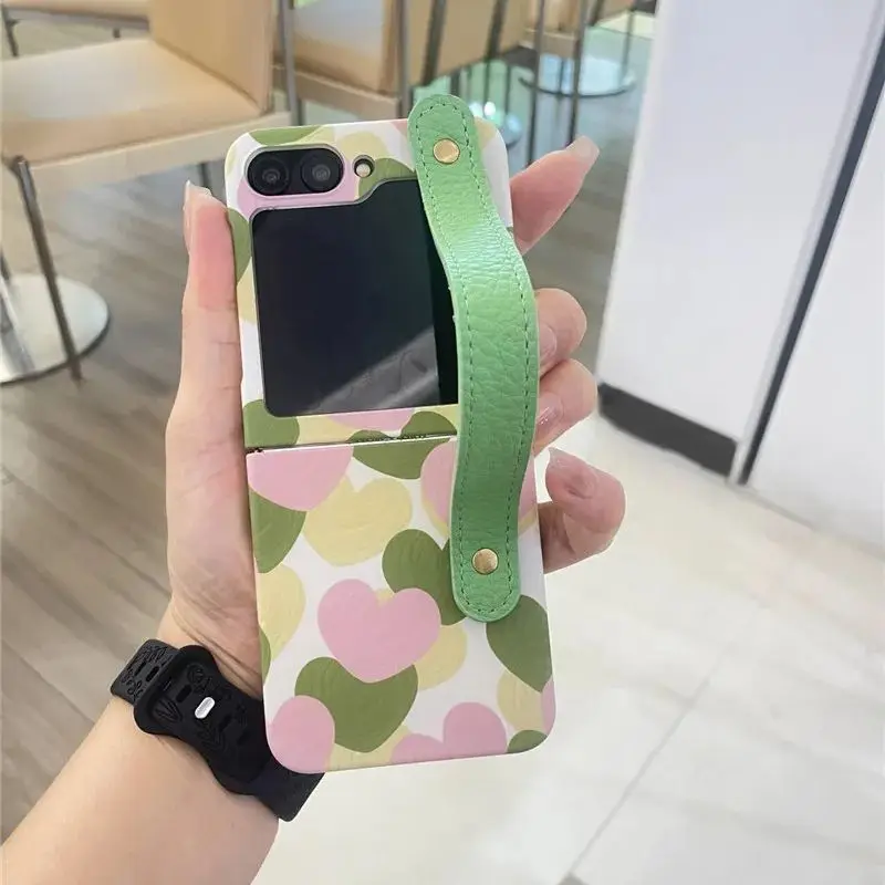 Милый мультяшный жираф с цветком на запястье чехол для ПК Samsung Galaxy Z Flip6 Flip5 Flip4 Flip3