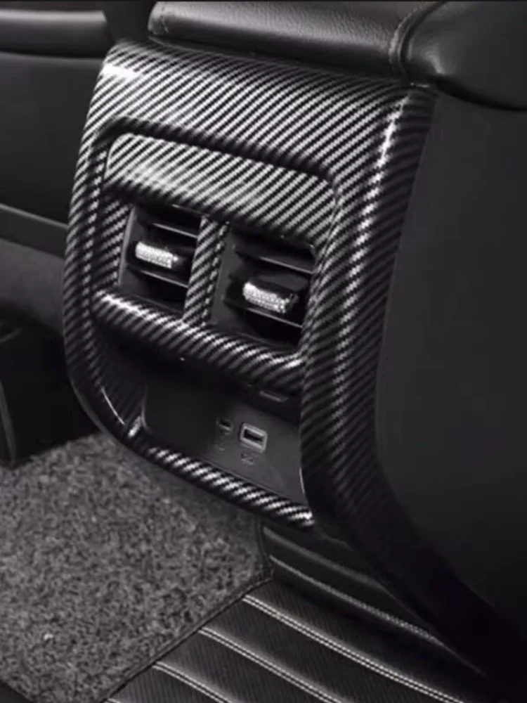 Фото Для Cadillac XT4 2019-2023: аксессуары для интерьера из ABS-пластика под карбон — накладки на переключатели/рукоятки КПП, декоративные накладки на выхлопную трубу, внутренние накладки на дверные ручки, накладки на плафоны освещения салона. №3