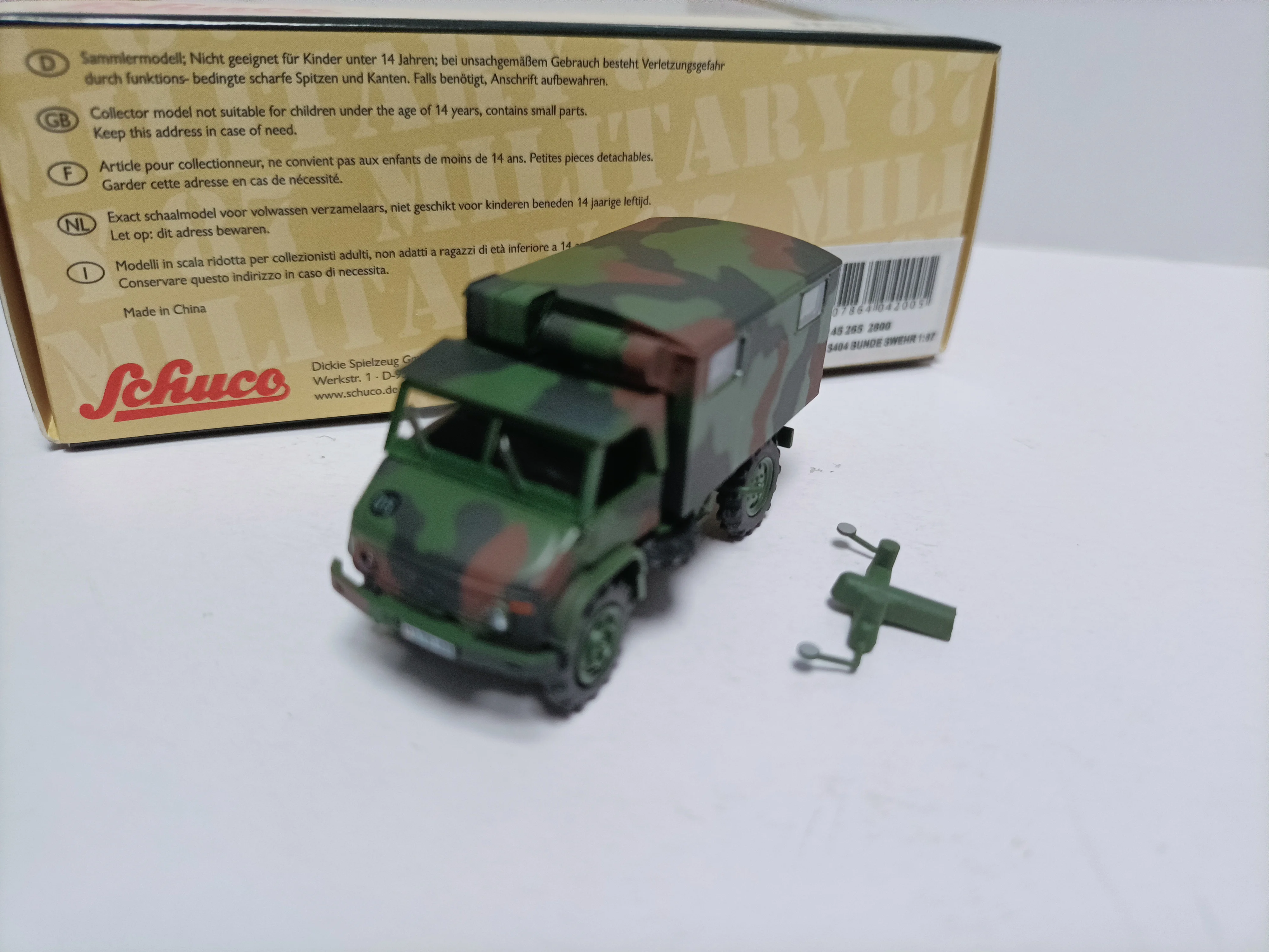 Фото Модель автомобиля Schuco 1:87 Nimoc Benz Armored Troop Carrier Unimog 5404 с жесткой крышей №2