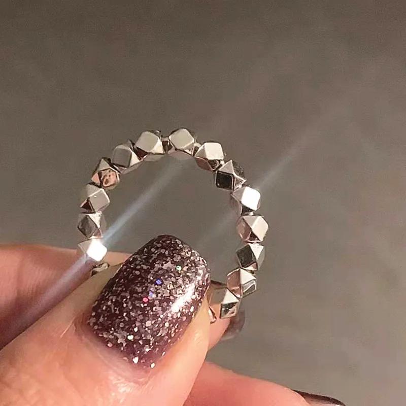 Новое модное серебряное кольцо с геометрическим рисунком Новое модное серебряное кольцо с геометрическим рисунком