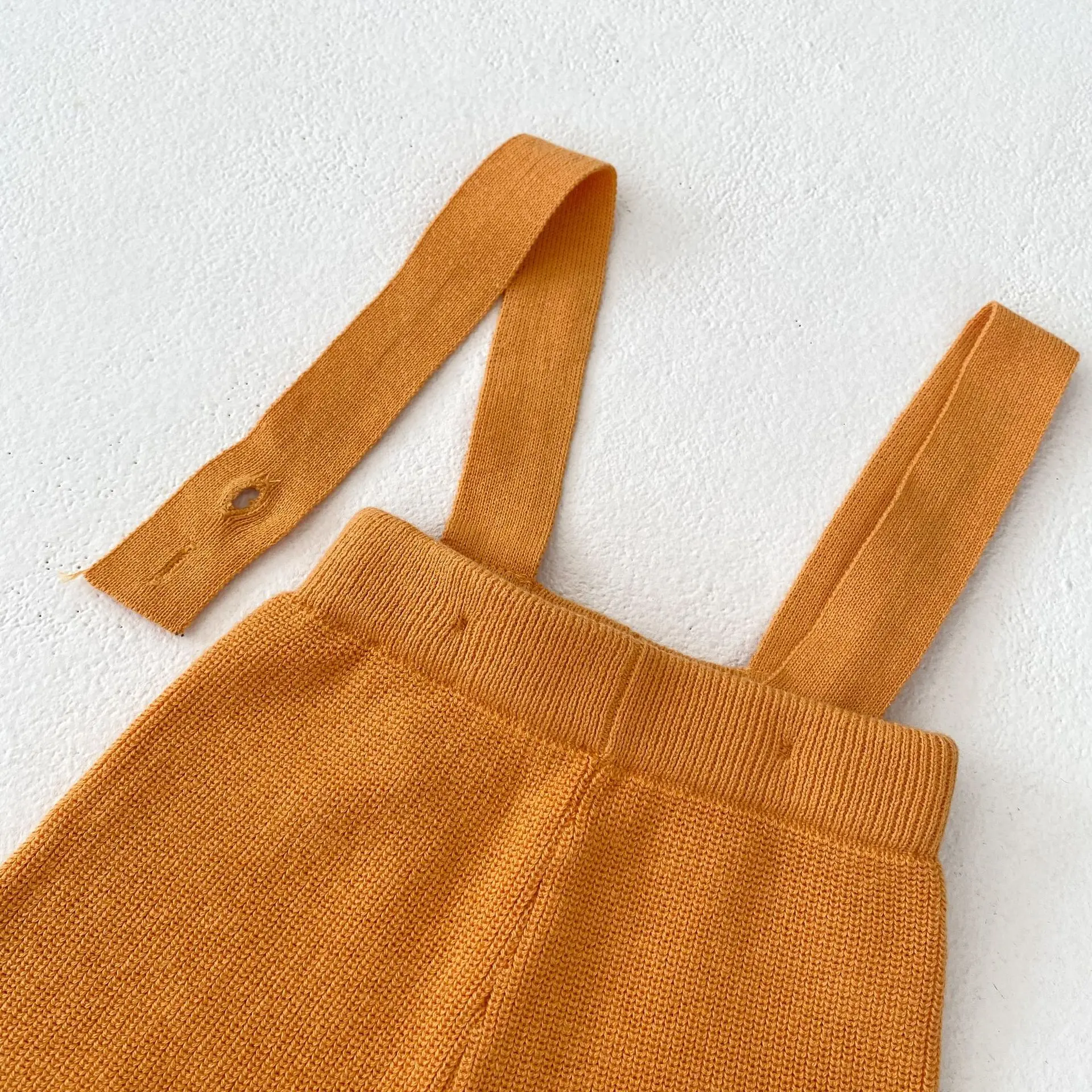 Детский трикотажный свитер с длинным рукавом и вышивкой