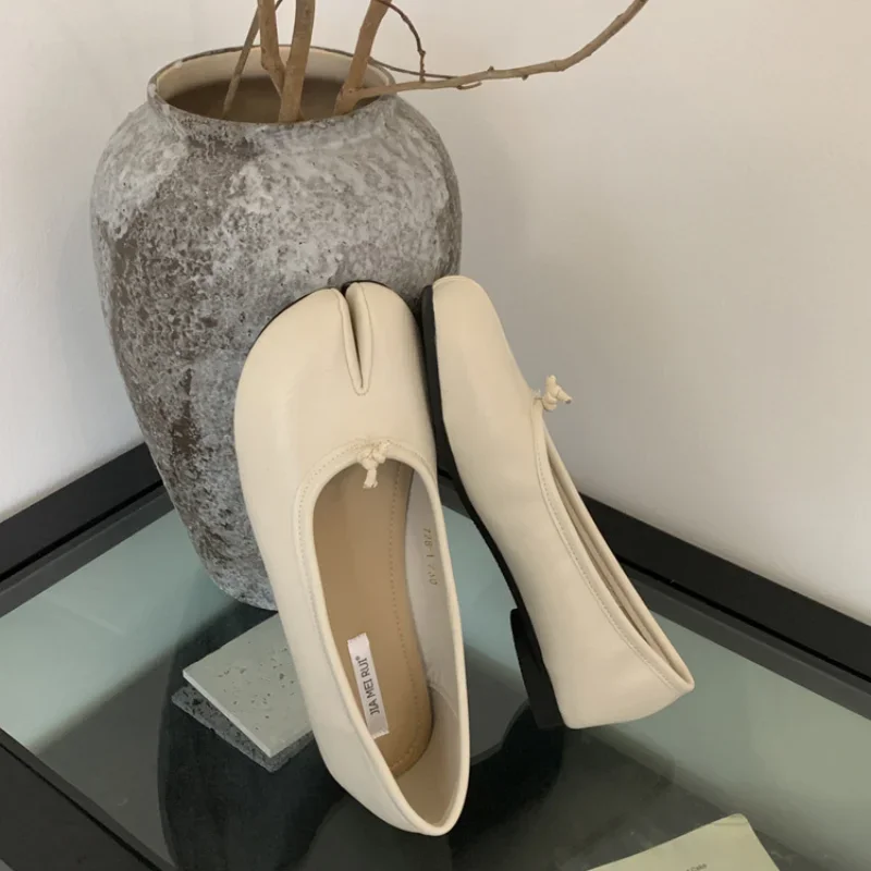 Женские туфли на плоской подошве повседневные мягкие с разрезом без застежек