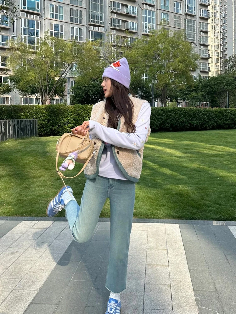 Лоскутный джинсовый жилет из овечьей шерсти для женщин осень 2024 ретро-дизайн