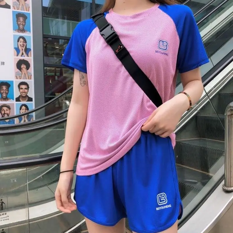 

Летний женский комплект для йоги, быстросохнущая одежда, тонкие дышащие шорты, футболка, спортивная одежда для бега и фитнеса, костюм из дву...