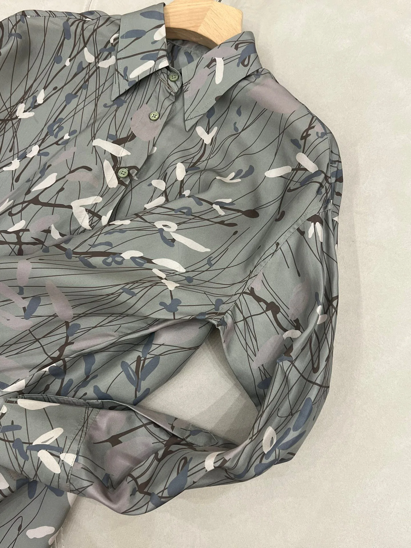 Шелковая осенняя рубашка с бисером