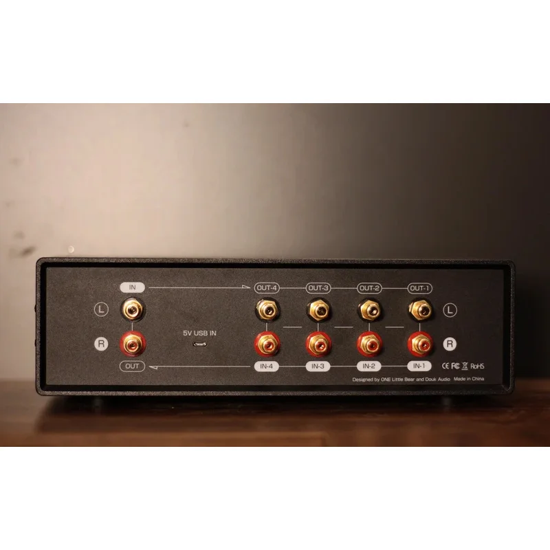 Аналоговый двухканальный аудиопереключатель VU2 Music DB размер: индикатор уровня