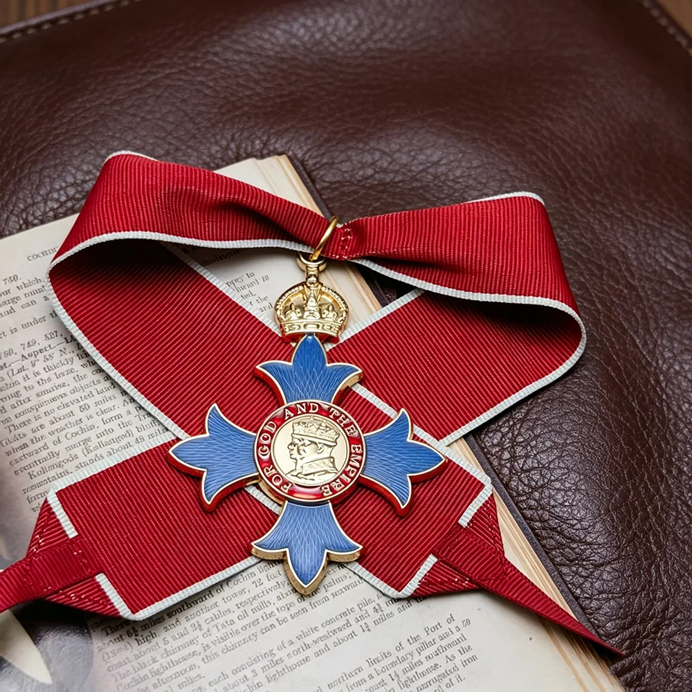 Фото 1 шт. Медаль Великобританской империи, в стиле OBE MBE, с красными и фиолетовыми лентами для косплея, костюмов, униформы, коллекционирования №1