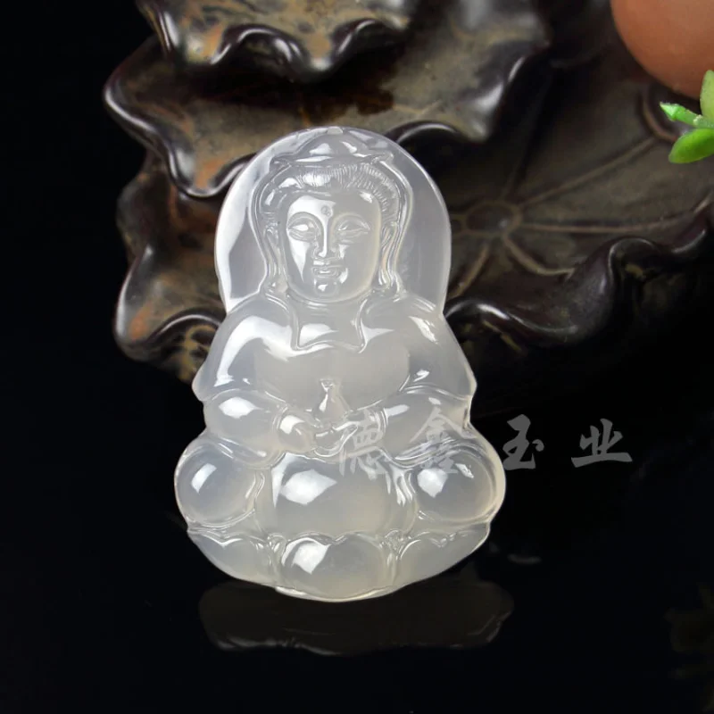 Подвеска-Халцедон из льдопроницаемого материала с белыми лошадками Гуань Гонг