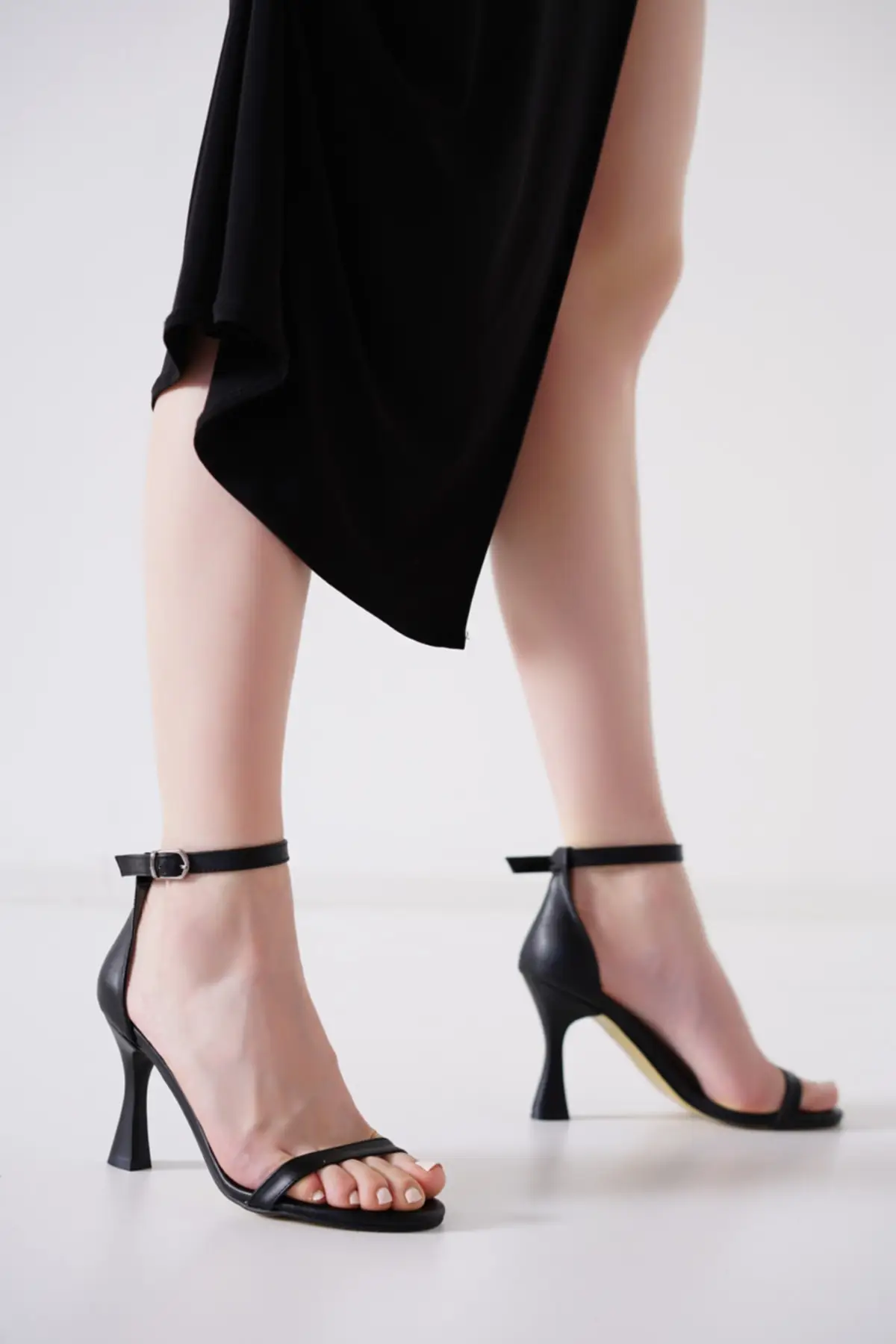 

Туфли-лодочки женские на толстом среднем каблуке, роскошные пикантные сандалии, дизайнерские брендовые туфли для вечерние и выпускного веч...