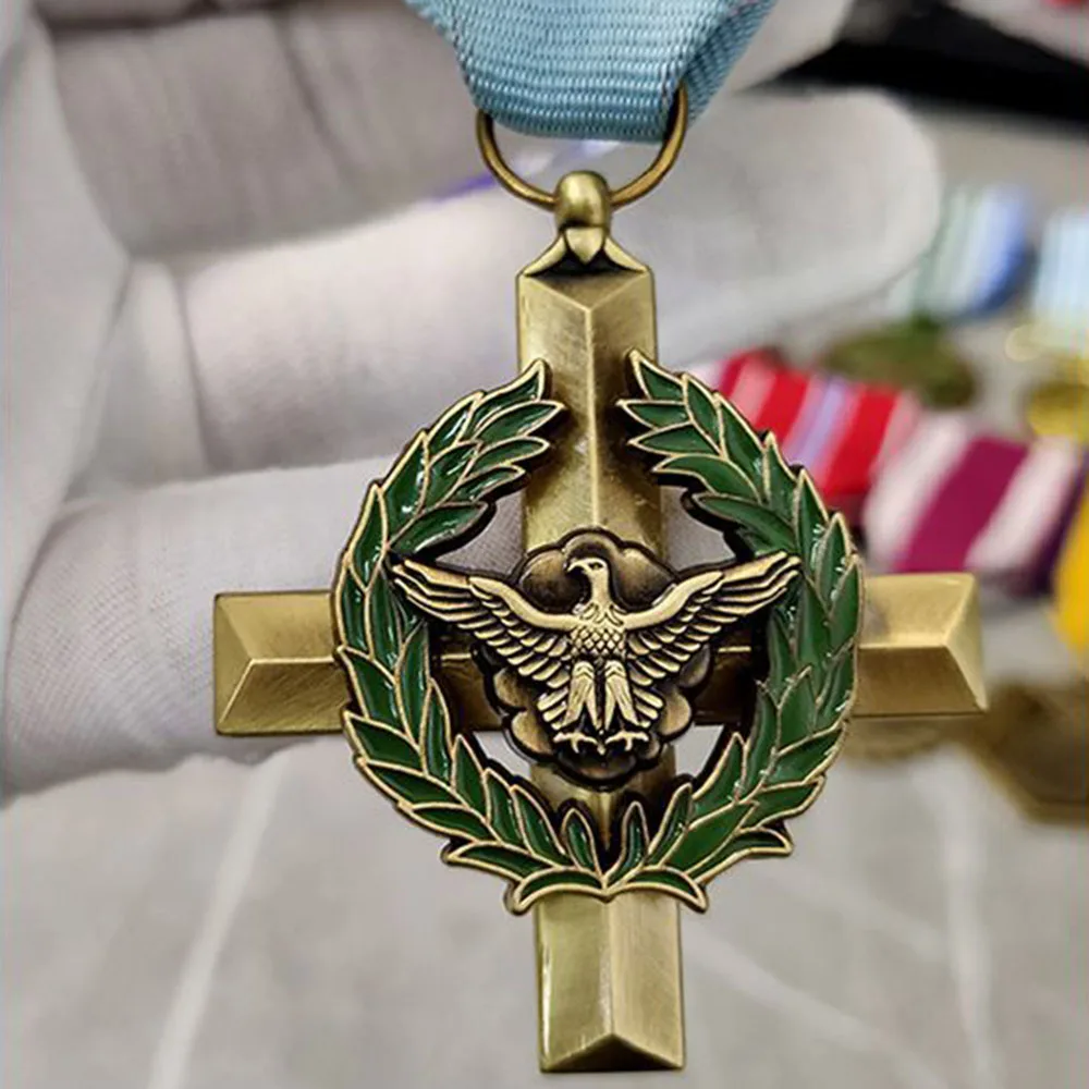 

Металлический значок ВВС с орлом