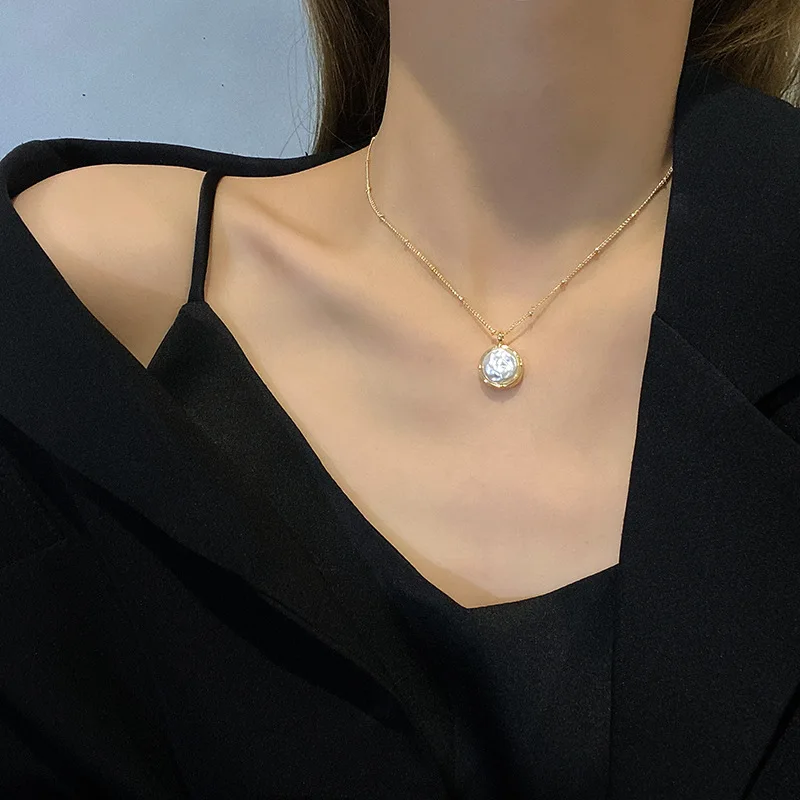 

VSnow Retro Baroque Freshwater Pearl Necklace for Women Femme Gold Beaded Thin Chain Round Irregular Pendant Chokers Necklaces