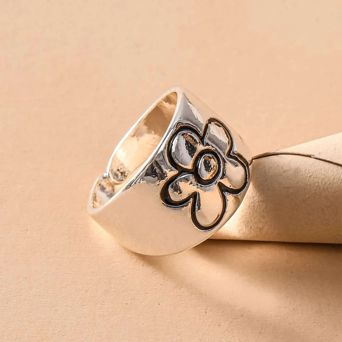 

Popular Little Daisy Ring Lady Girl Elegant Design Hip Hop round Flower Ring