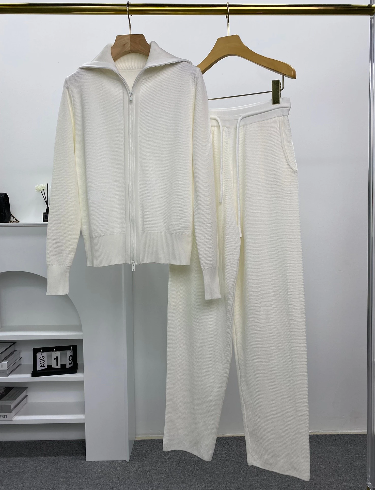 

Fashion Women White Sports Suits 2022 Autumn Winter Women High Quality Lady Outfit