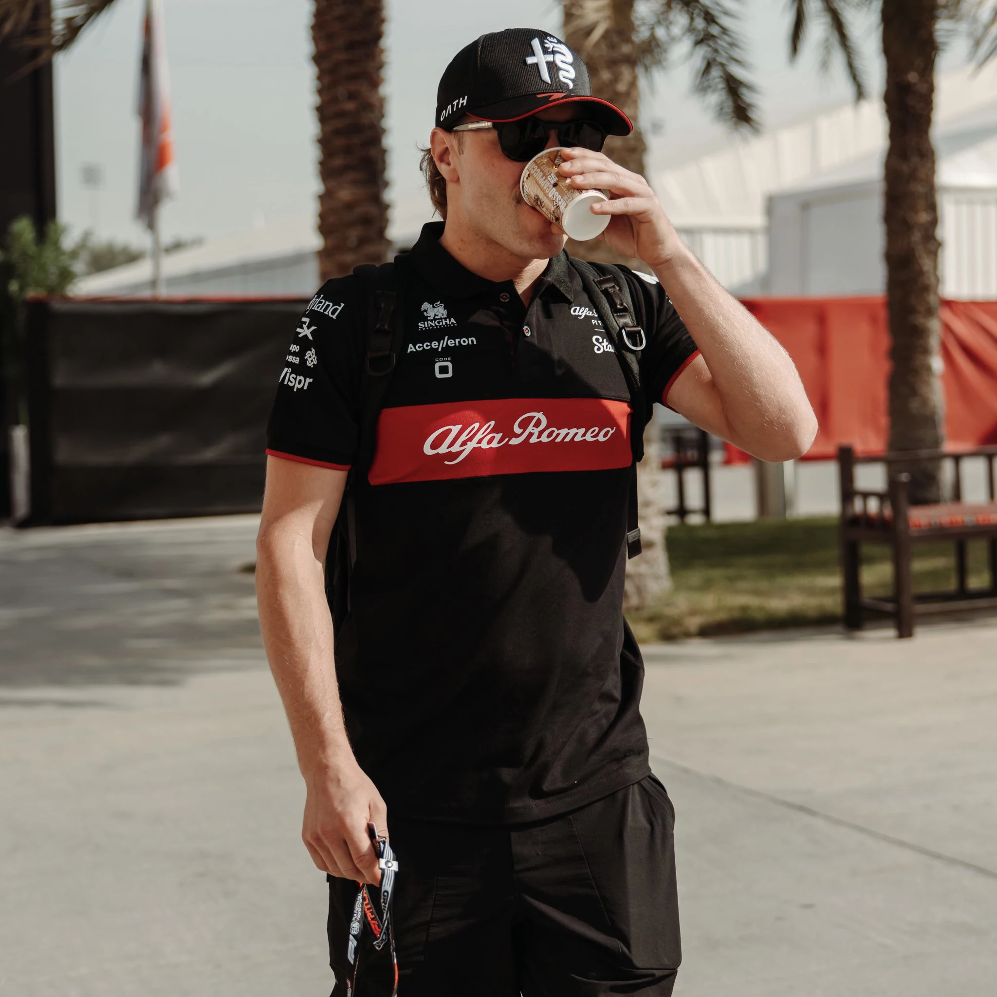 

F1 Alpha Romeo Team officially wore Polo T-shirt in 2023, the latest in the new season of Formula One men's sports racing