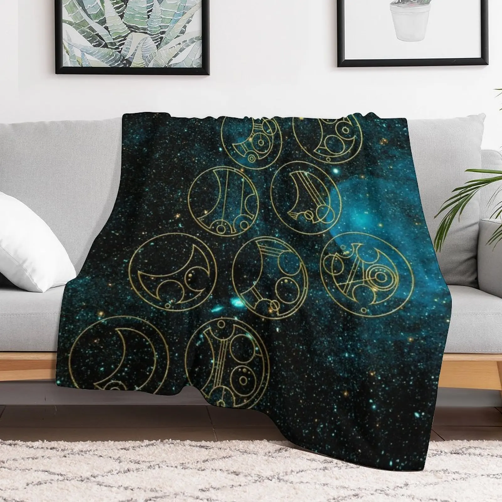 Одеяло для кровати с изображением восторга из золотых слов на белом фоне