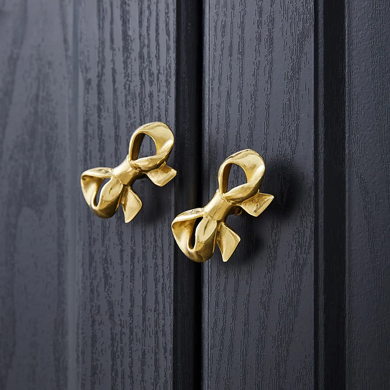 

Modern simple high-end bow shoe cabinet wine cabinet door handle creative solid cabinet shoe cabinet brass handle.