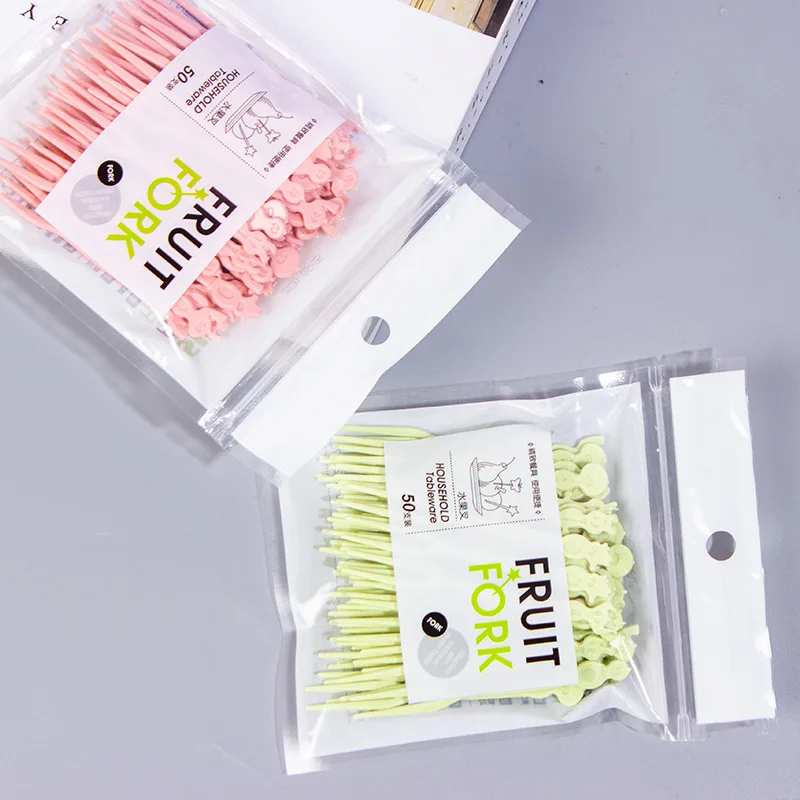 

50 шт. одноразовые пищевые палочки для детей, обед, вилка для фруктов, пластиковые Мультяшные милые зубочистки, кухонные аксессуары