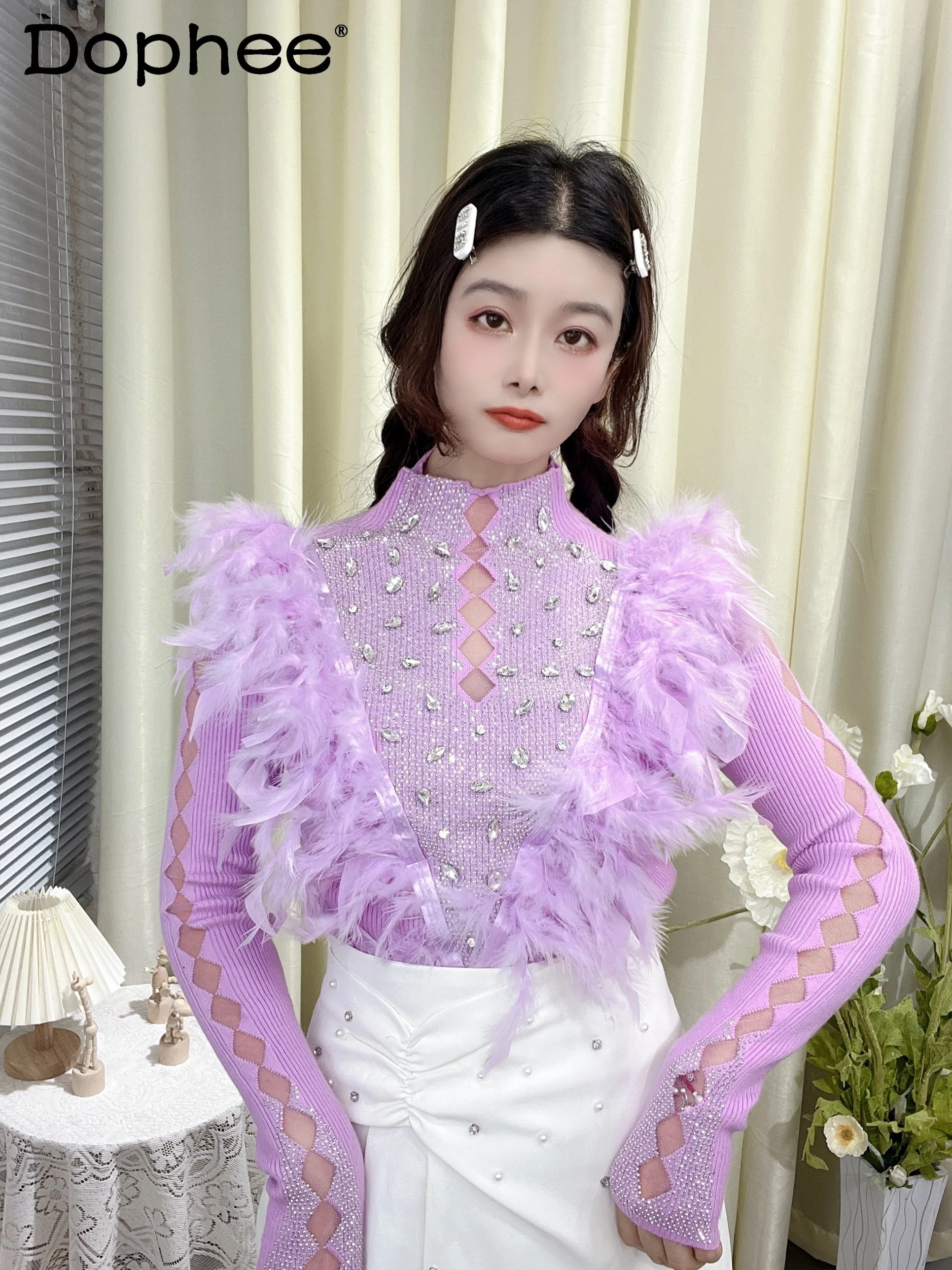 Женская трикотажная рубашка-свитер с воротником-стойкой и стразами