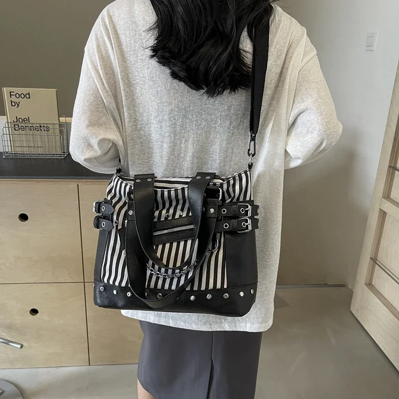 Женские кожаные сумки большой емкости в готическом стиле индивидуальный