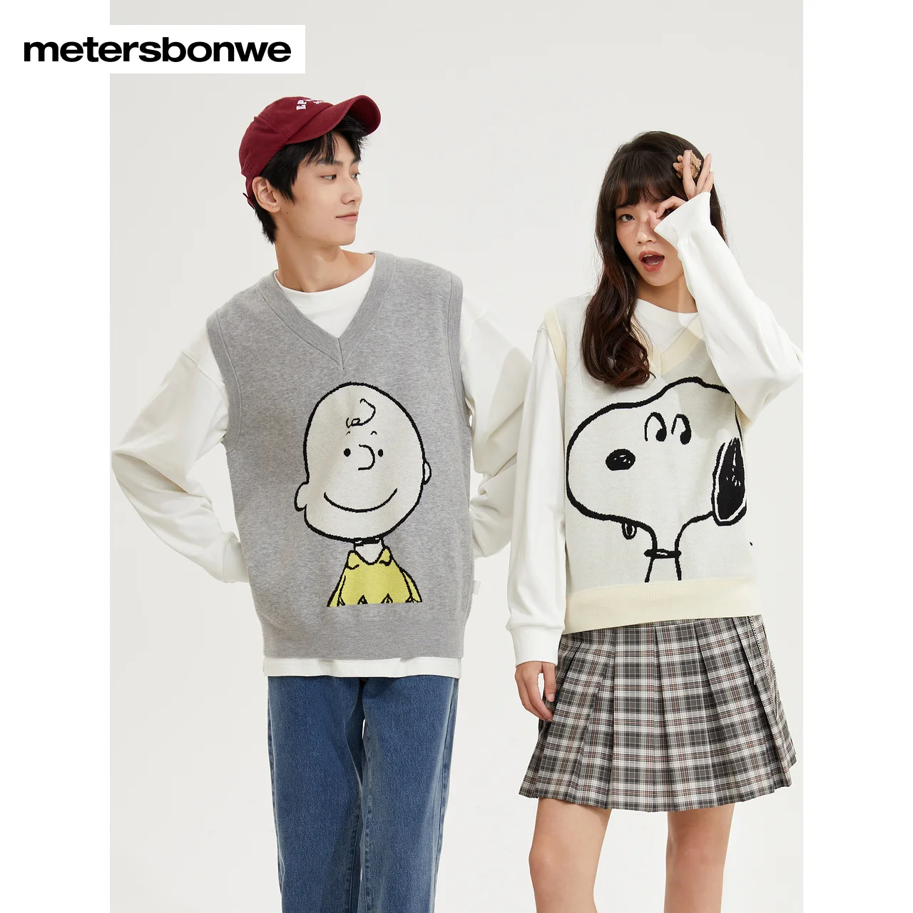 Metersbonwe Sweater Vest Men's 2022 Fall New V-Neck Vest Contrasting Color Couple Wear Pullover Top Cartoon Brand Joint Style