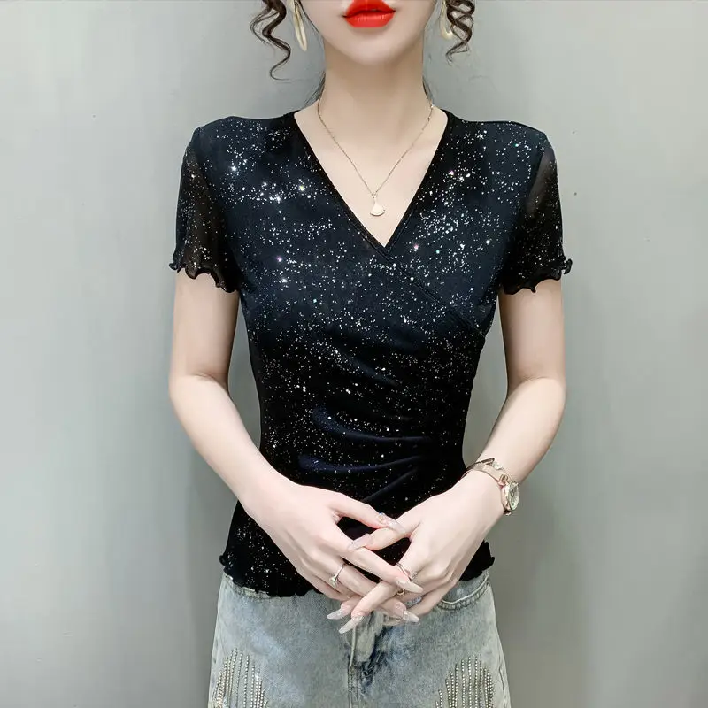 Женская футболка с коротким рукавом и V-образным вырезом