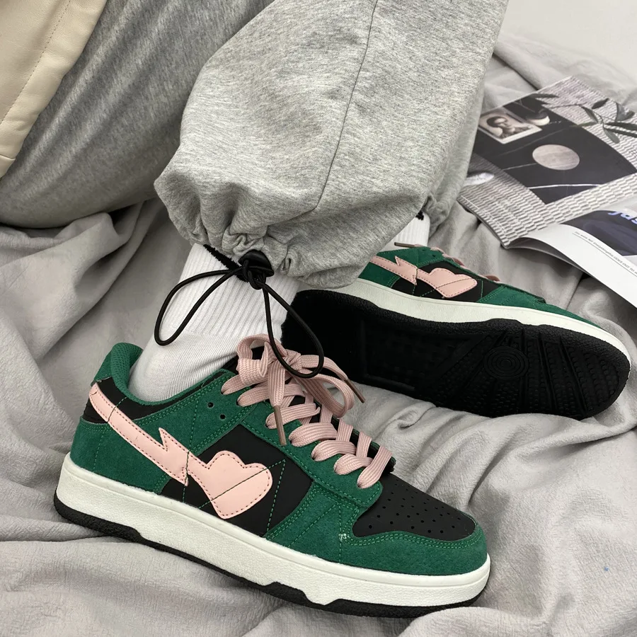 

Brand Women Sports Shoes Vulcanized Sneakers Women's Flat Shoes Fashion Casuals Sneakers Walking Shoes Couple Outdoor Footwear