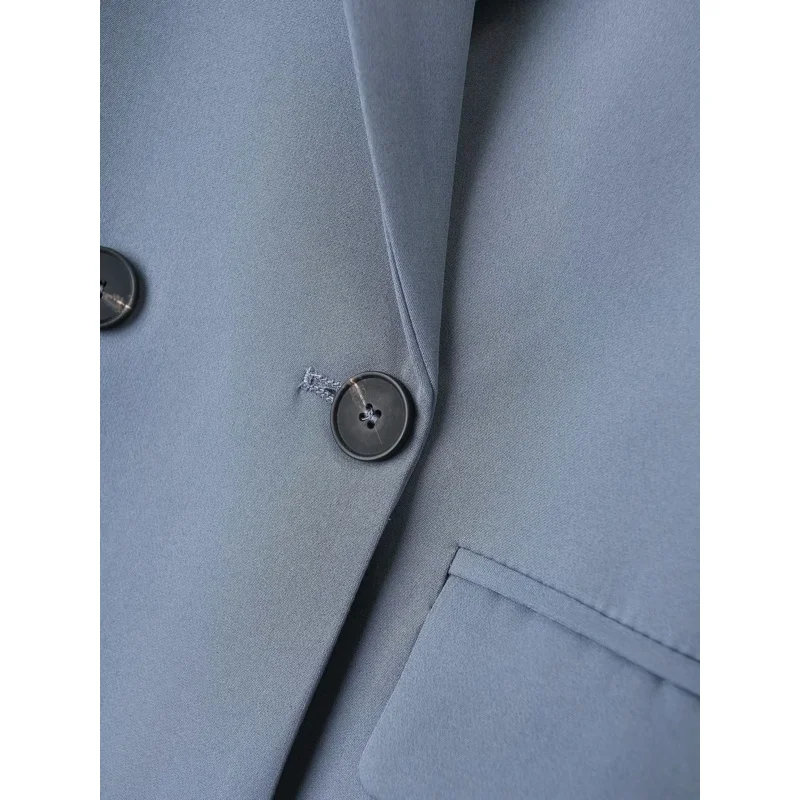 Рисунок 4 - Женский двубортный блейзер с карманами