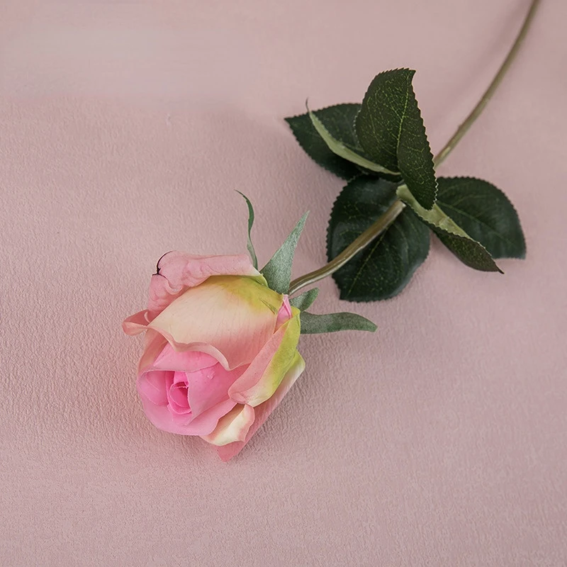 

Искусственная белая роза из латекса