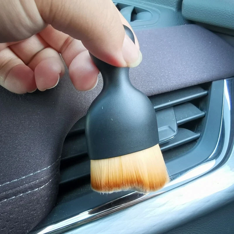 

Инструмент для чистки интерьера автомобиля в форме волны