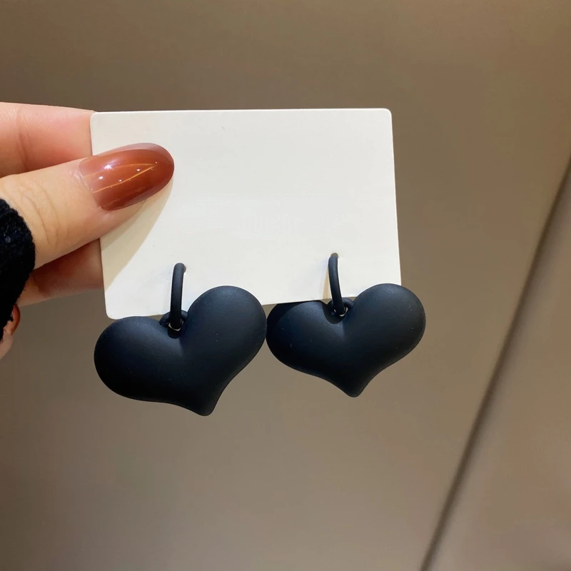 

Popular Design Exaggerated Black Heart Earrings Vintage Temperament Coating Earrings Personality Fashion Women Jewelry