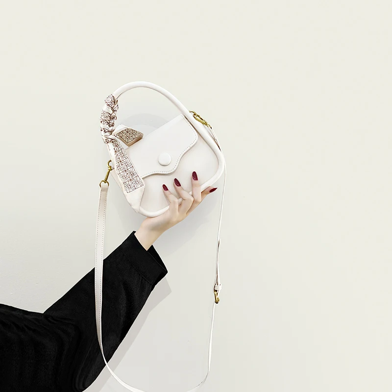 

New Fashion Autumn and Winter Women's Cross-Body Bag Popular Niche Portable Small Square Bag