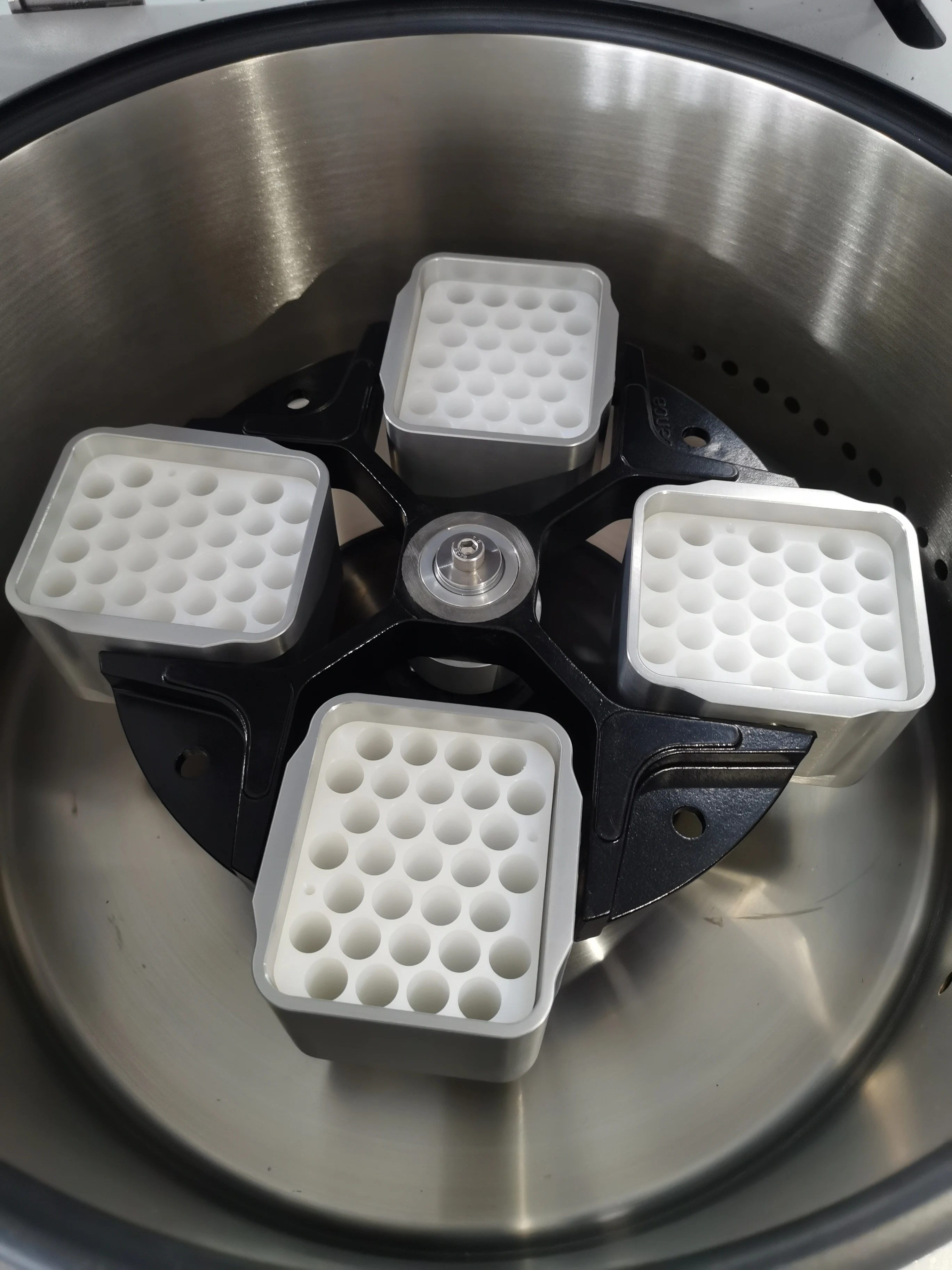 CENCE CLT55 CLT55R Банк крови 4*750 мл Низкоскоростная охлаждаемая лабораторная центрифуга