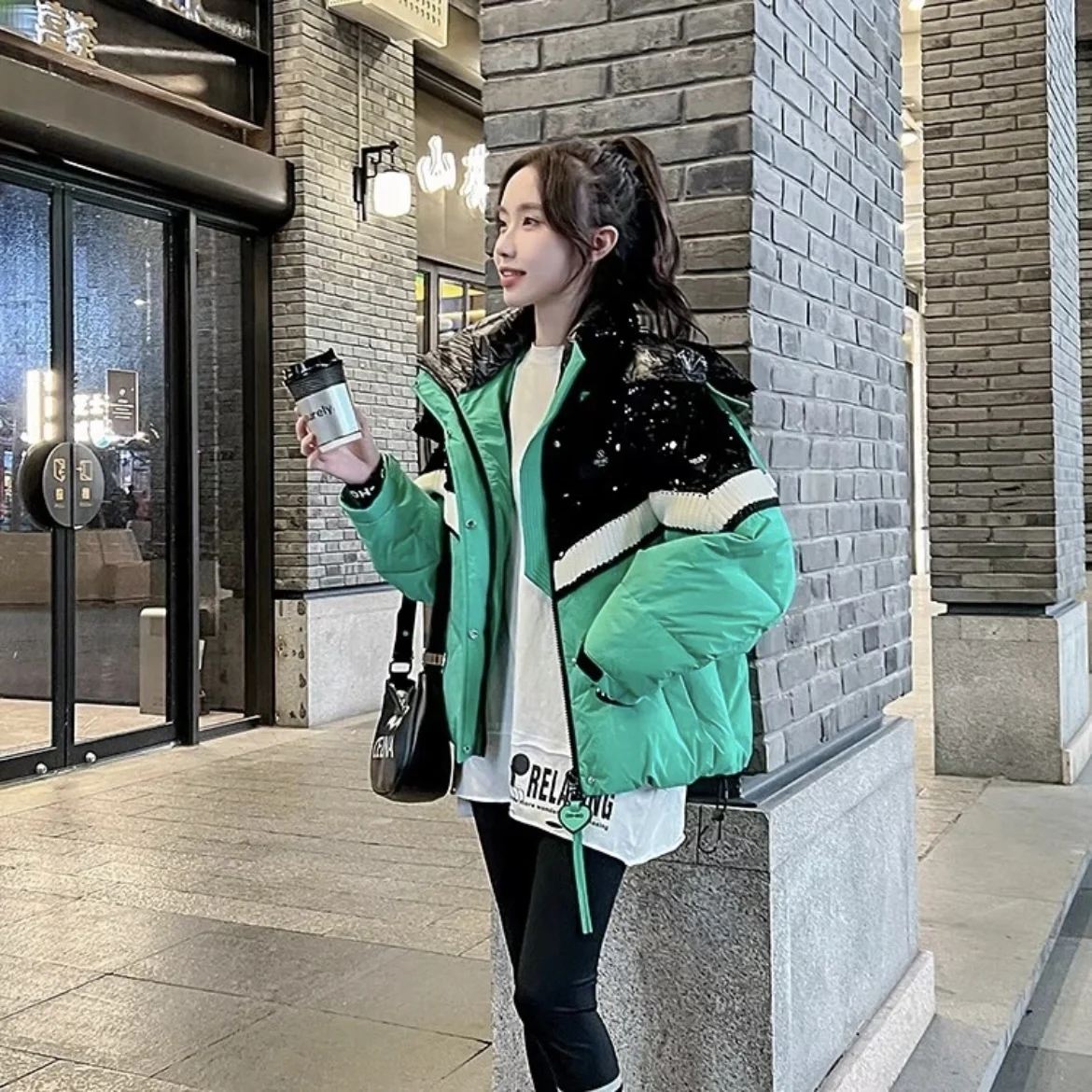 Женский короткий пуховик с блестками зимнее пальто на 2024 утином пуху 90%