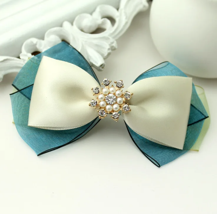 

Женский головной убор с бантом, из снежной пряжи