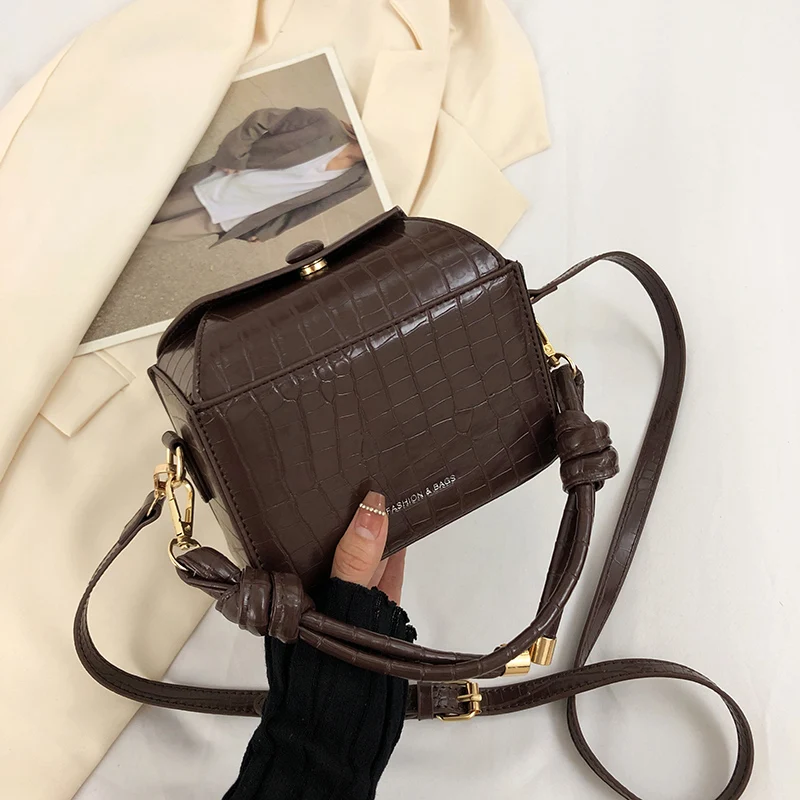 Купи 2023 New Designer Women's Handbags Luxury Quality Pu Women Messenger Bag Crocodile Pattern Patent Leather Shoulder Bags Ladies за 1,261 рублей в магазине AliExpress