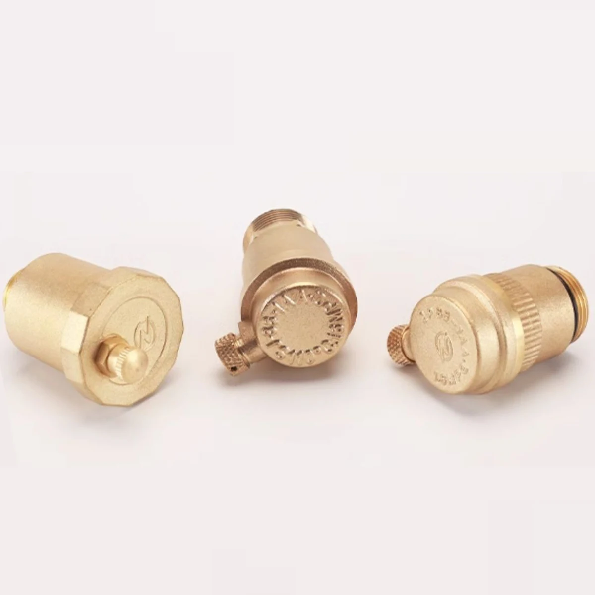 Фото Автоматический воздухоотводчик Beicai Brass с резьбой 1/2
