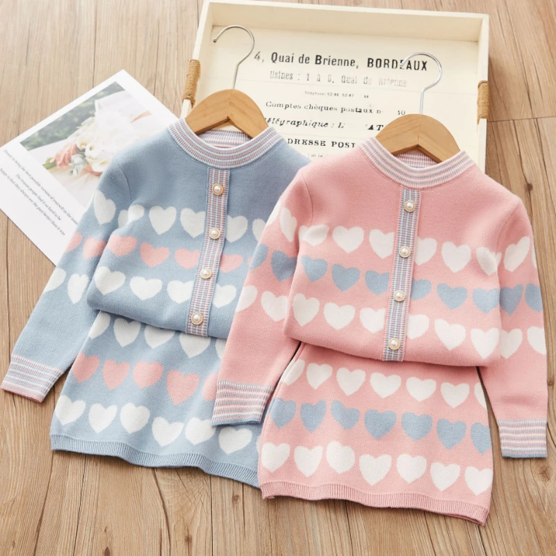 

Вязаный костюм для девочек осень-зима пуловер с принтом Love для девочек свитер с длинным рукавом + юбка комплект из двух предметов Одежда для девочек