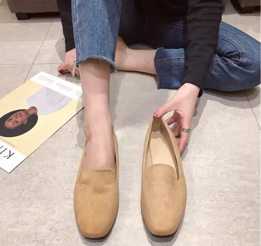 Женские туфли в стиле ретро черные на плоской подошве с квадратным носком