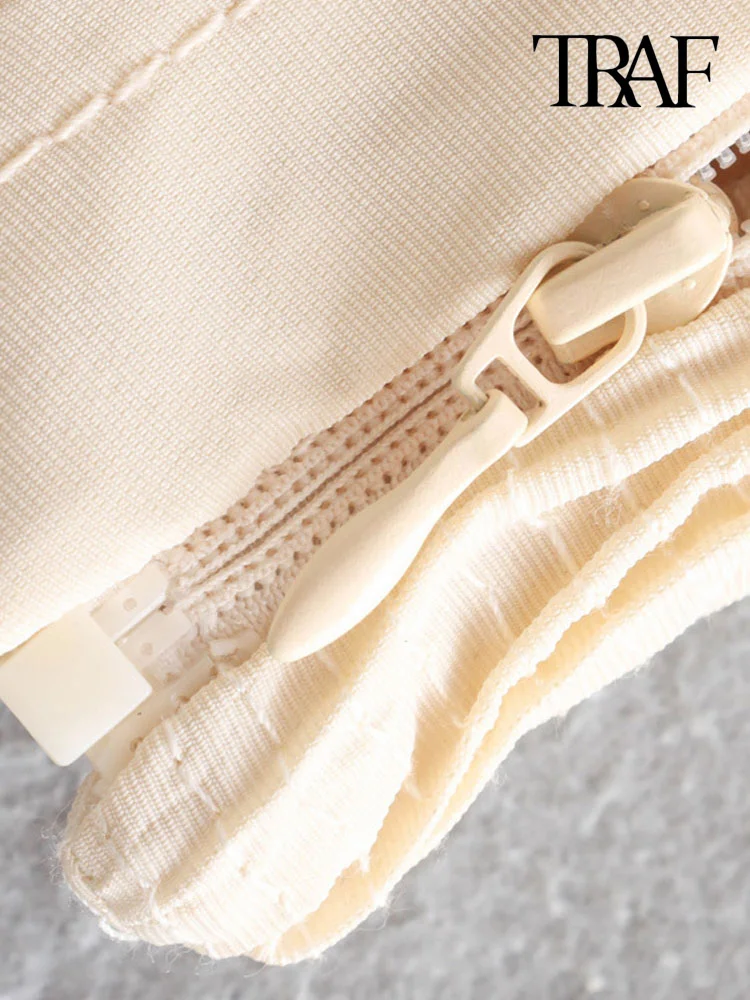 Женский топ-бюстье с цветочной аппликацией и вырезами на молнии |