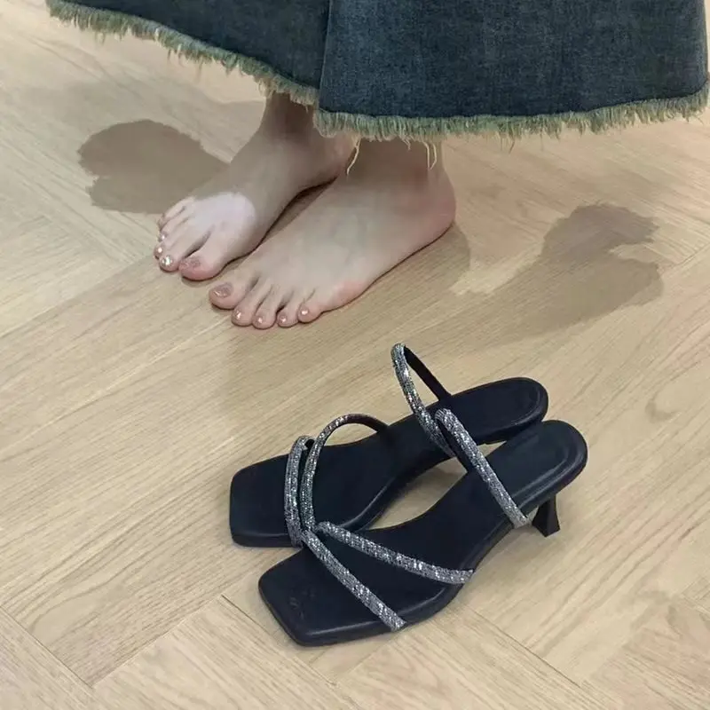 

2023 Summer New Low-Heeled Crystal One-Word Belt Simple And Versatile Fashion High-Heeled Sandals Casual High-Heeled Shoes
