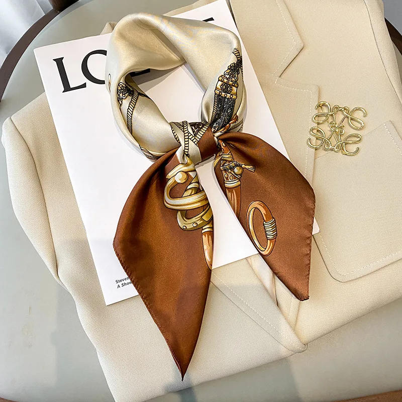 Женский шёлковый атласный шарф-цепочка 70x70 см |